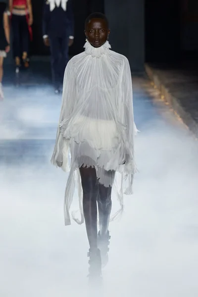 Look 9